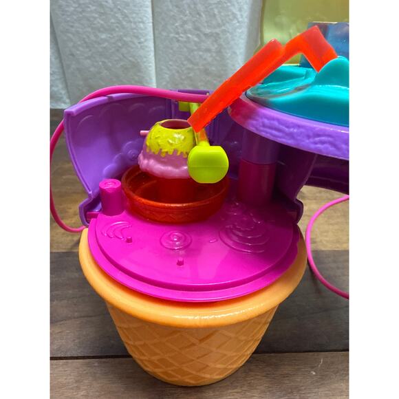 Polly Pocket 2-in-1 Ice Cream Spin 'n Surprise Compact Playground Travel Toy - Picture 7 of 10